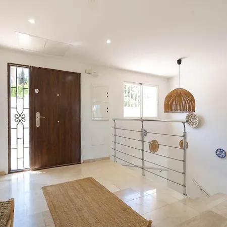 Luxurious 4 Bedroom Casa Feliz *