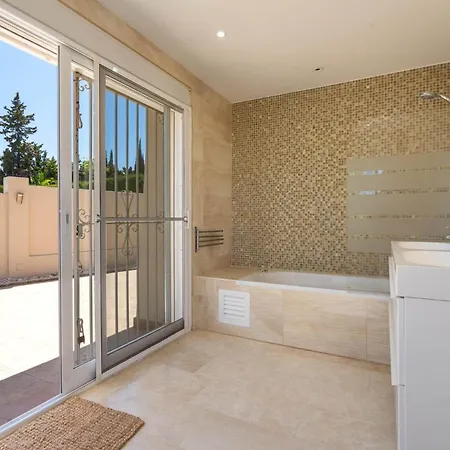 Luxurious 4 Bedroom Casa Feliz Mijas