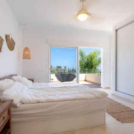 Villa Luxurious 4 Bedroom Casa Feliz *